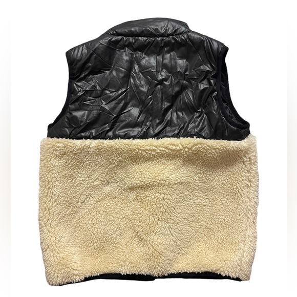 NWT kids Timberland Sherpa puffer vest size 6T - Picture 2 of 2